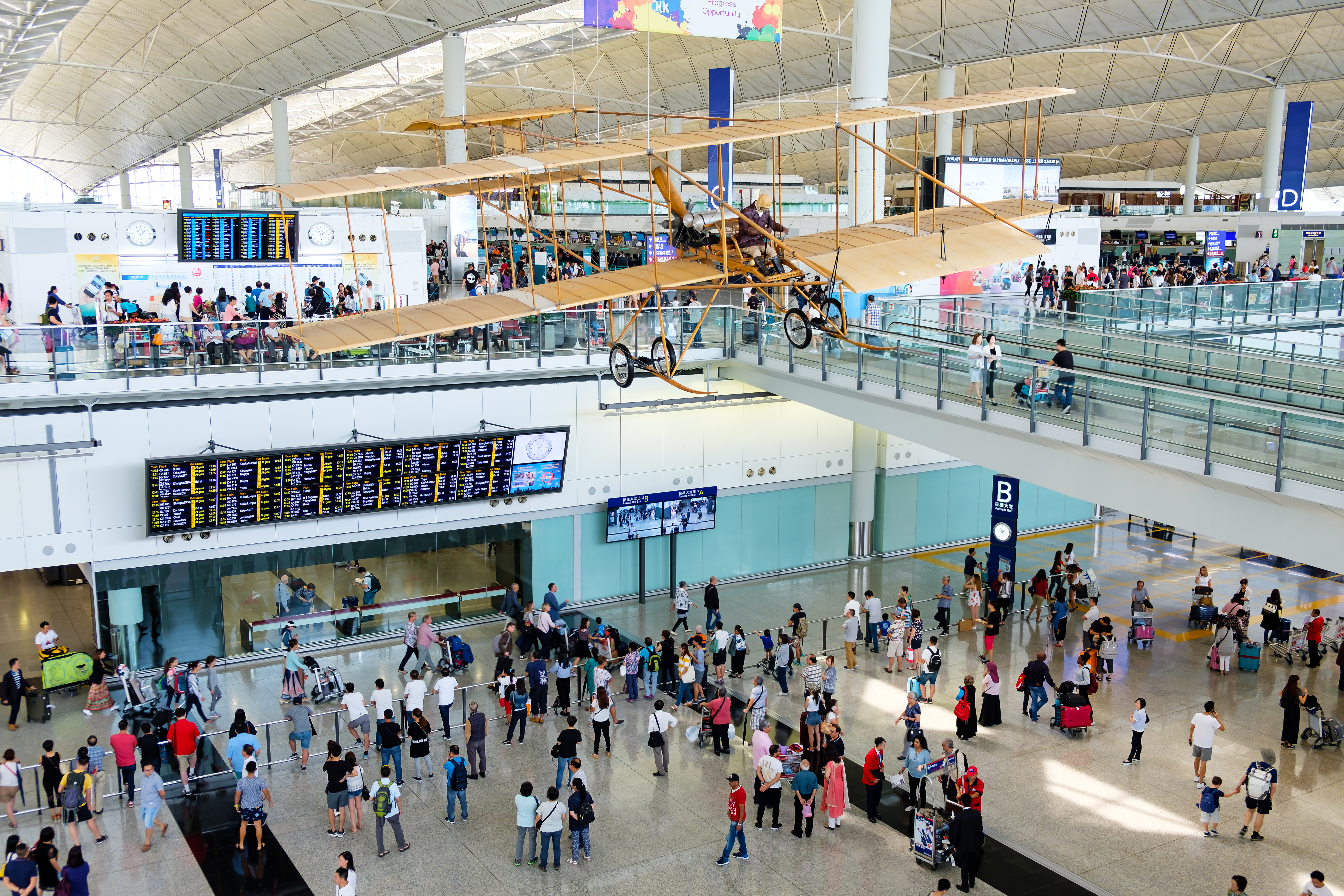旅發局公布,本港實施「3+4」抵港檢疫措施後,8月下旬每日錄得約2100人次訪港,但相比起疫情前水平,恢復只有約1%。