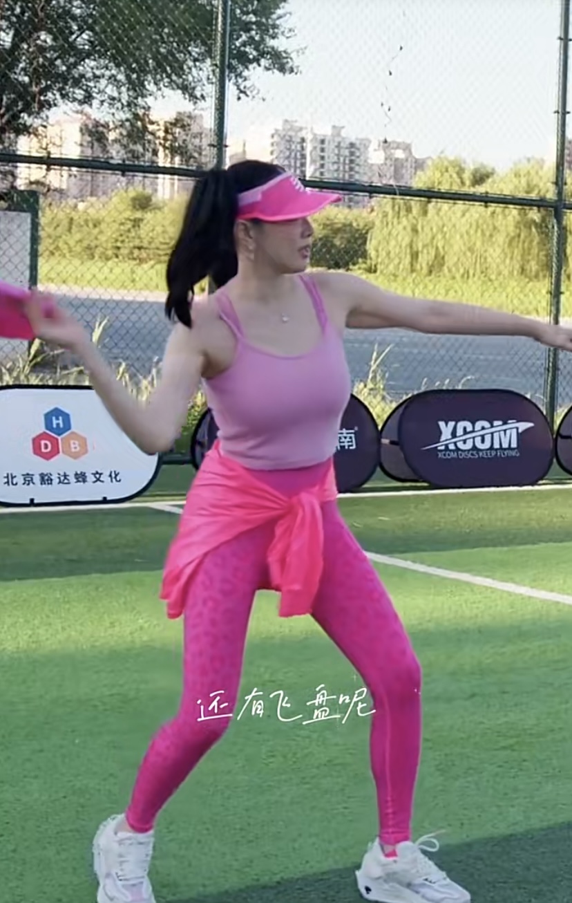 鍾麗緹也很喜歡玩飛盤。