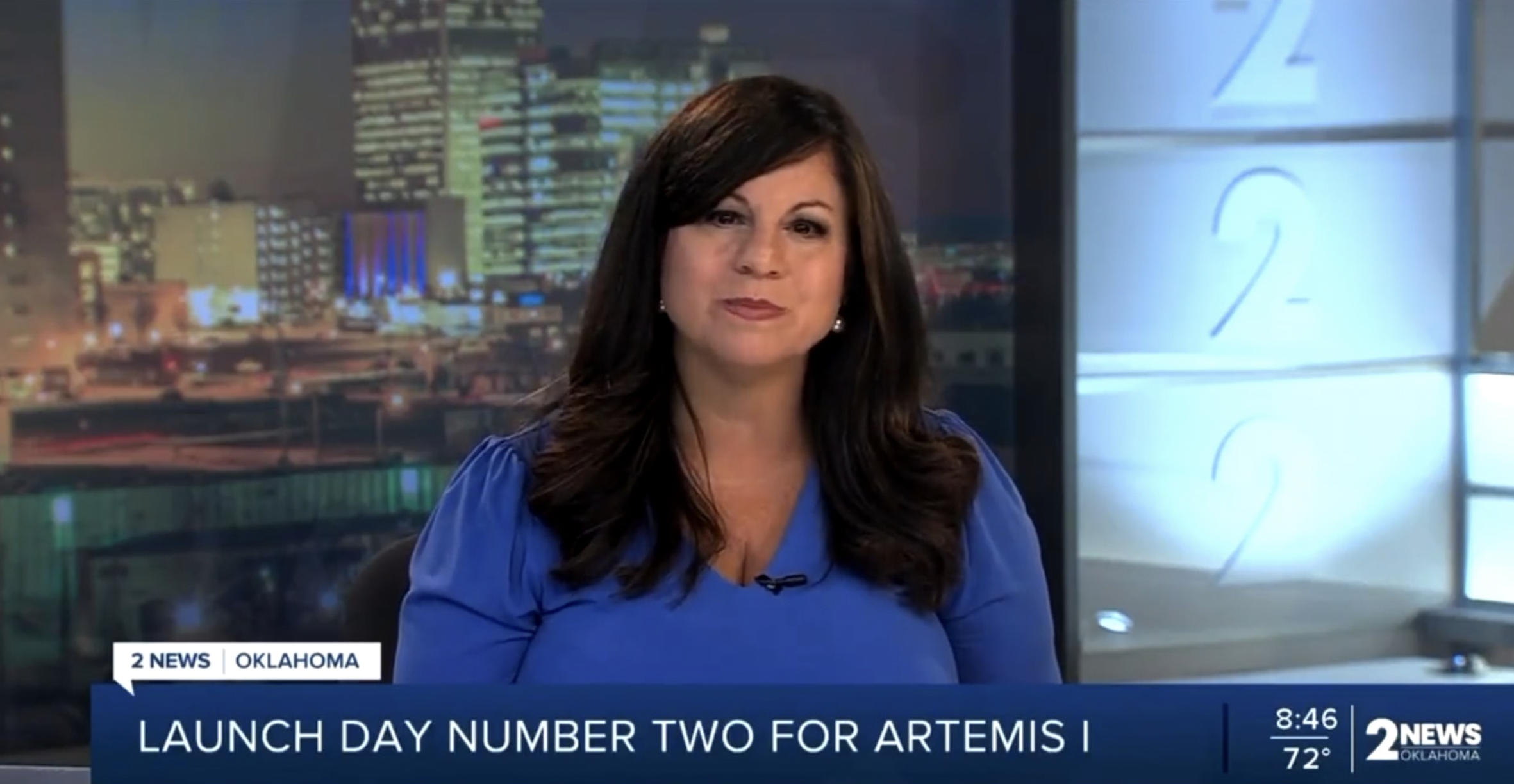 朱莉清努力完成播報工作,無奈自己已經說不出話來了。