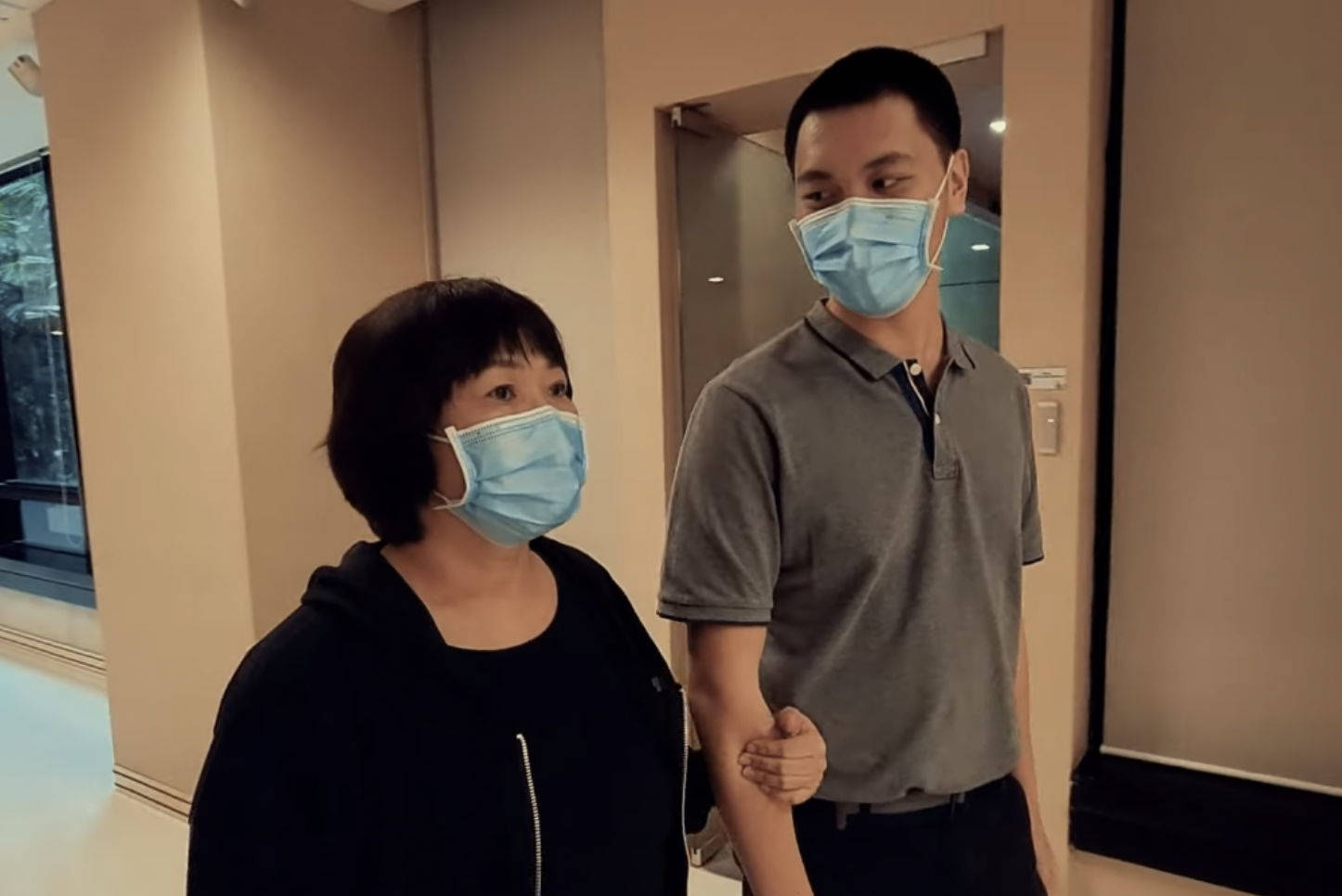 兒子沒有絲毫猶豫表示，一定要換肝給她，因為她是我媽媽。