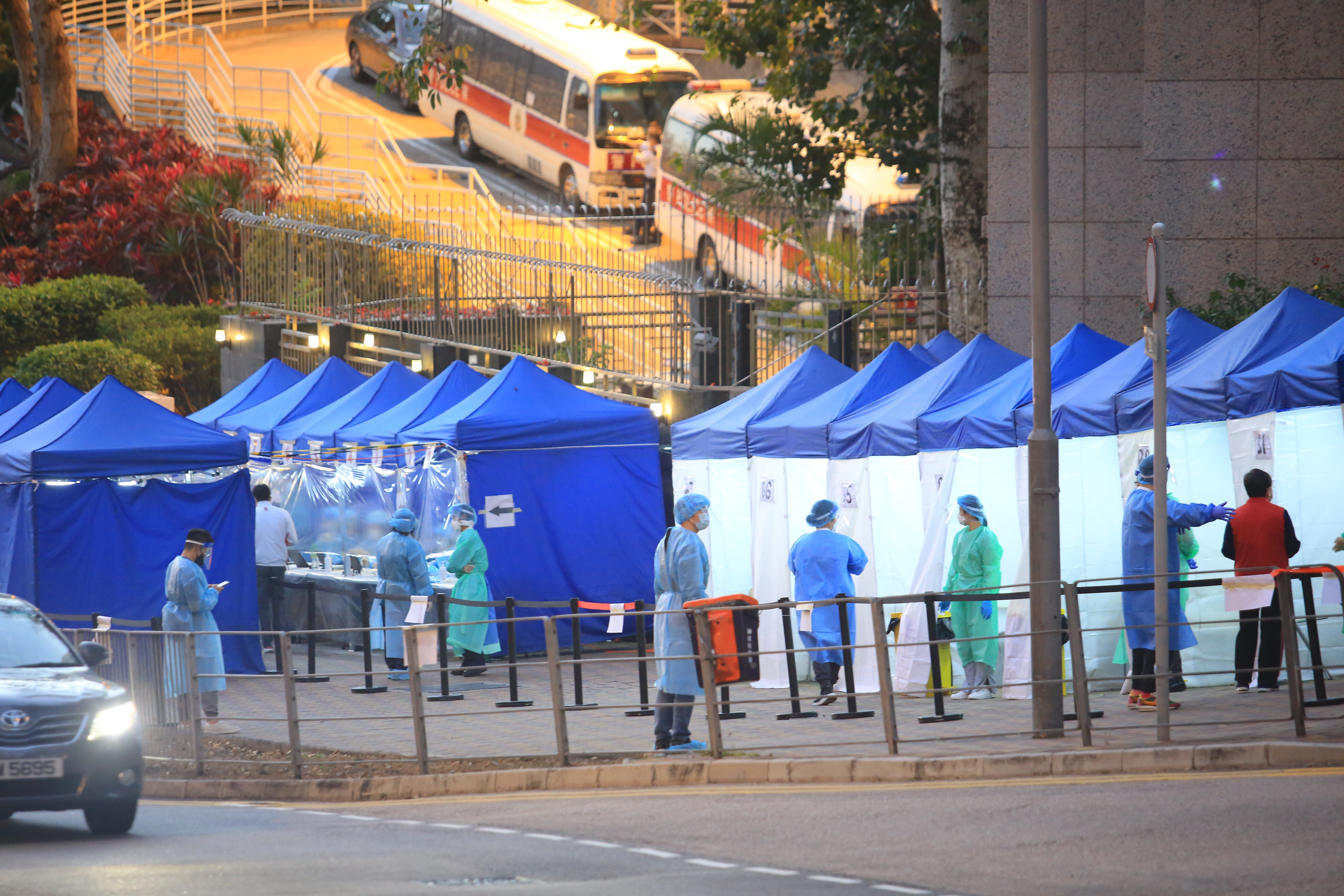 醫務衞生局表示,因應近期疫情發展,正逐步減少圍封強檢次數,但圍封強檢仍屬強制檢測的其中一部分。