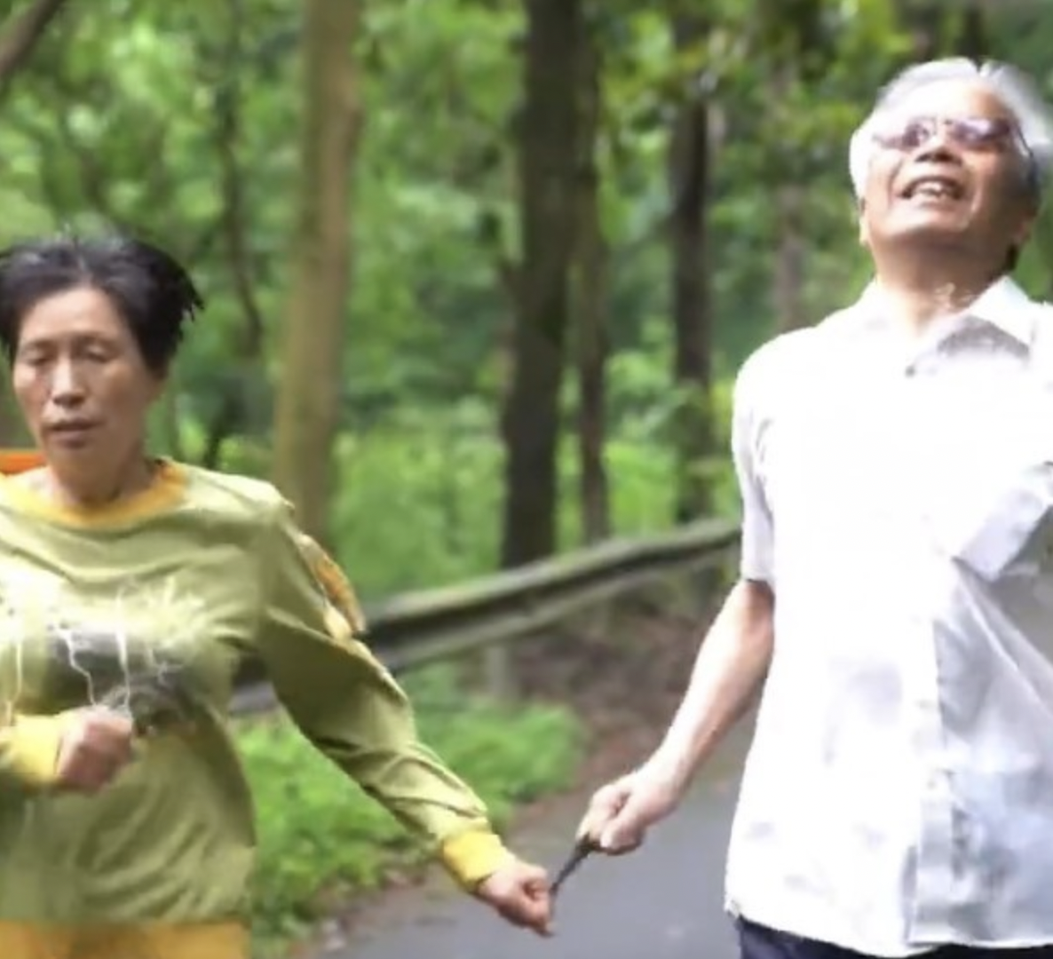 兩人一起跑步看似十分默契,但其實一開始很艱難。