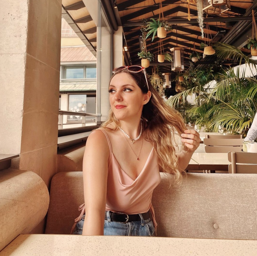 Becca多次求醫，但醫生都告知她，處於青春期胸部大小不一樣是正常的。