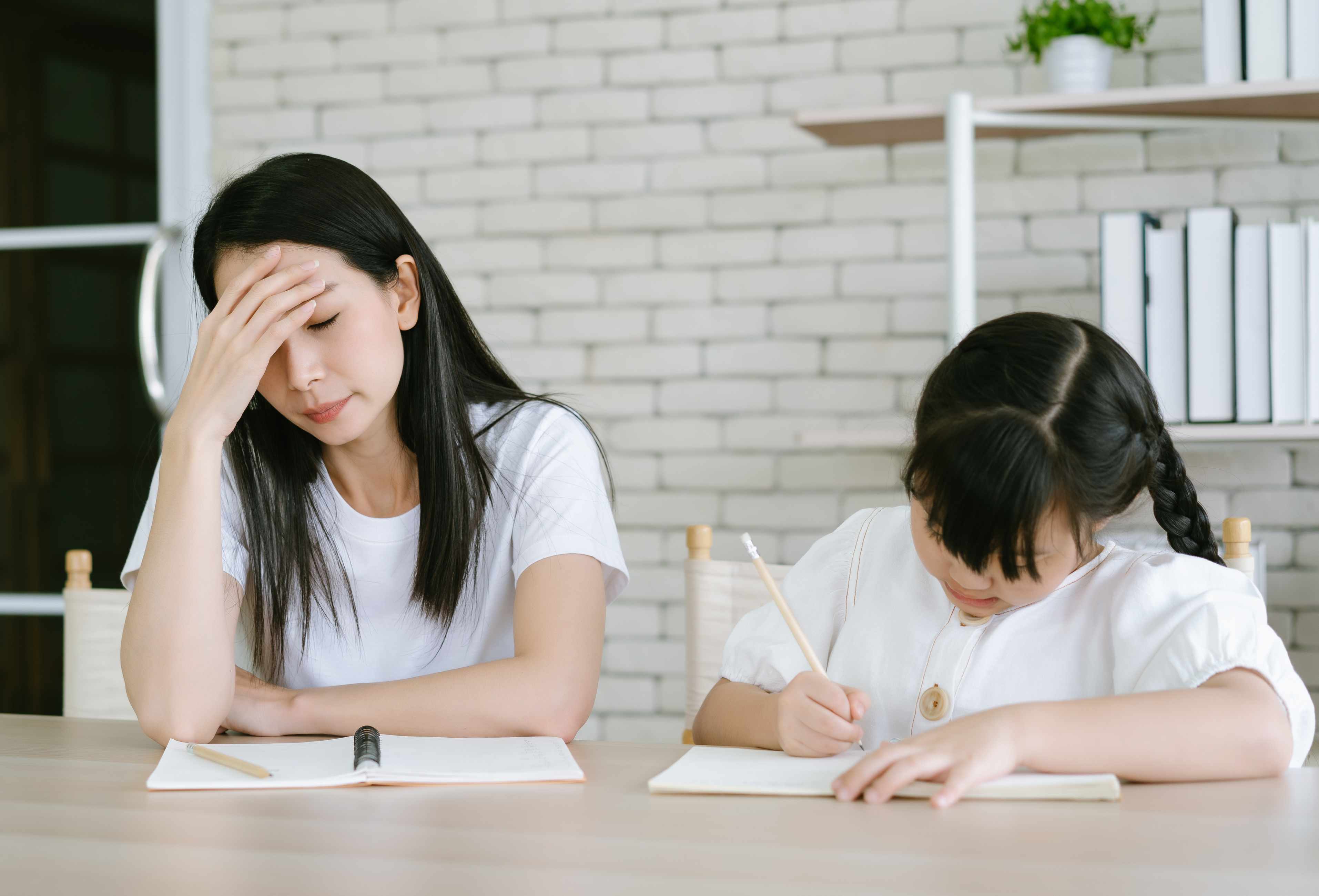 台灣有一名45歲女子因教導兒女經常生氣。