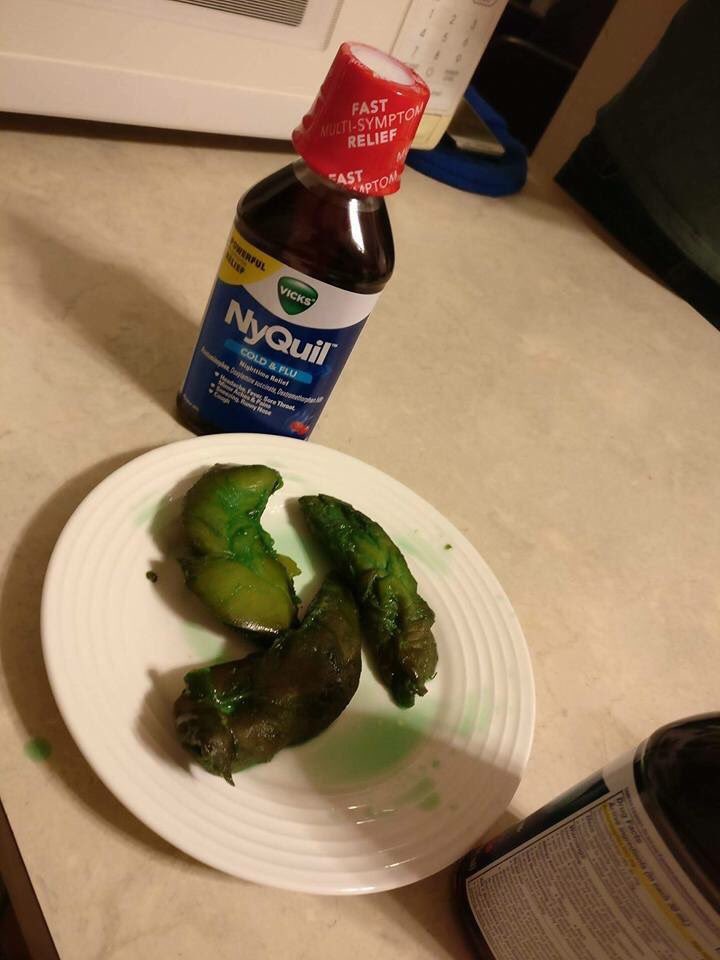 TikTok上出現大批用感冒藥水煮雞肉的影片。