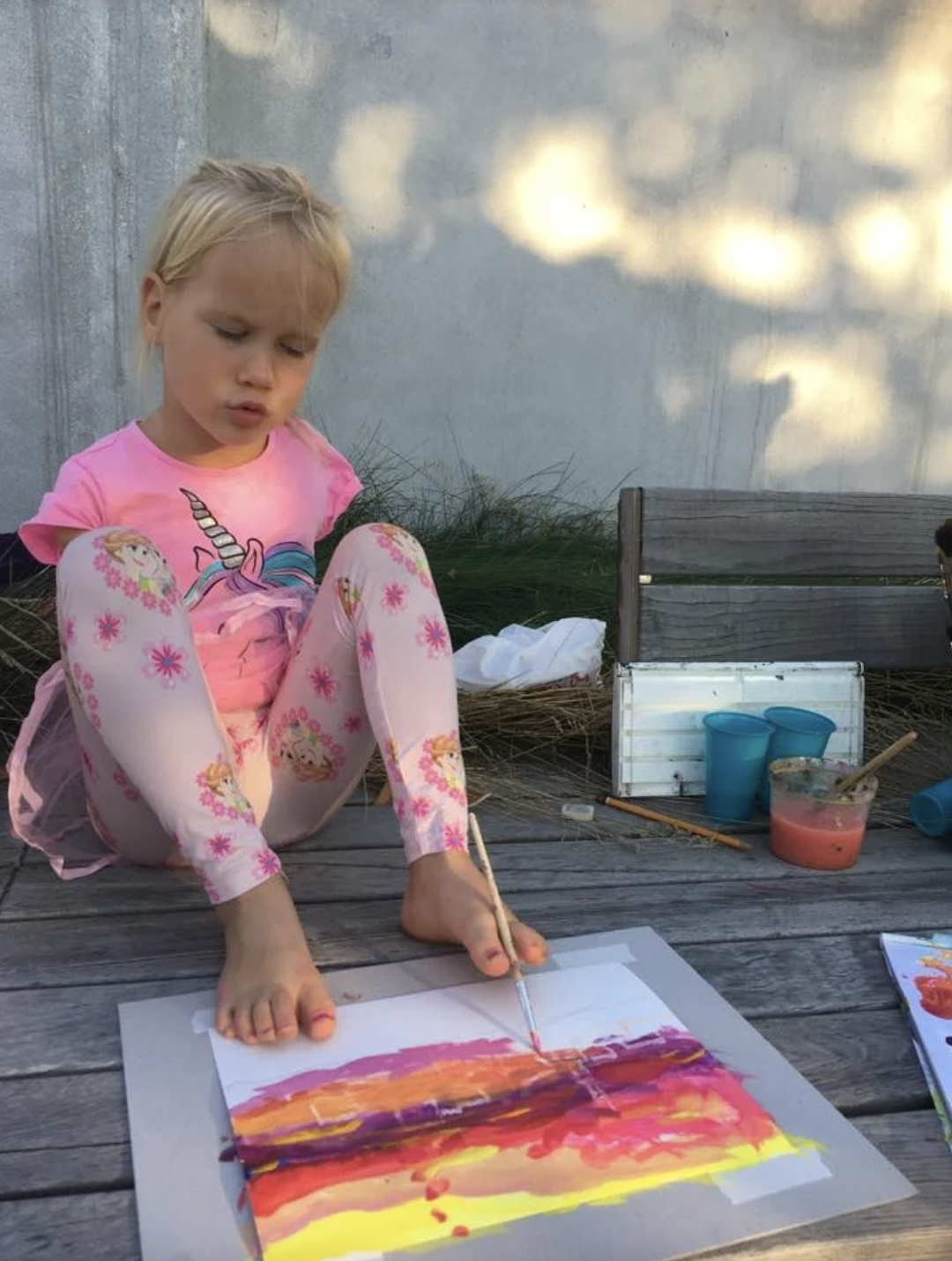 如今的Vasilina已經開始上學,過得非常幸福。