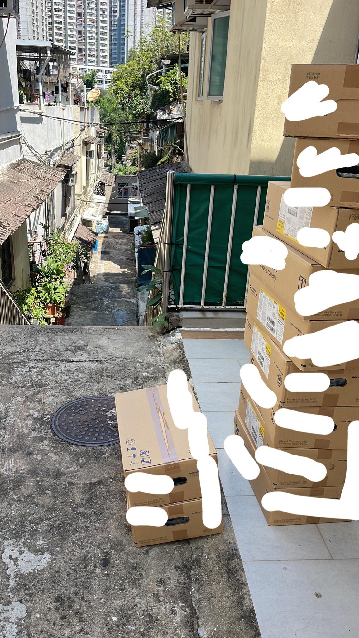 近日有一家暖心送貨公司不怕辛苦,為婆婆免費送貨上山。