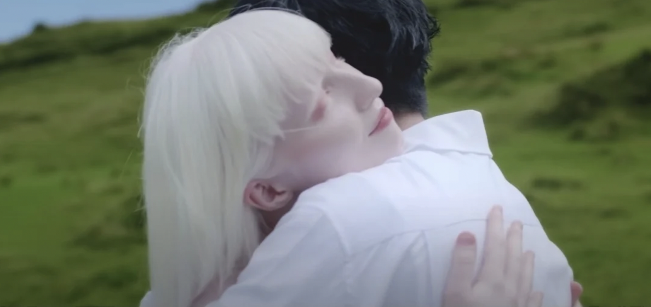 曾出演林俊傑《While I Can》的MV中