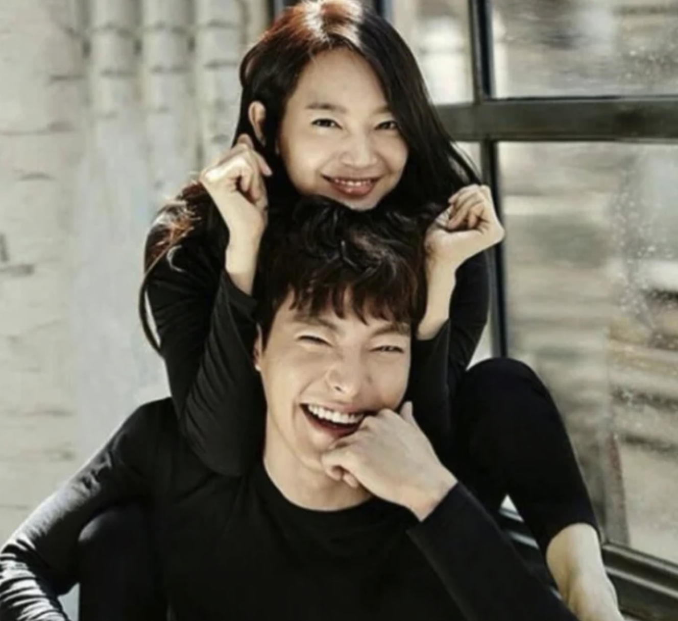 兩人在2015年因拍攝廣告相識戀愛。