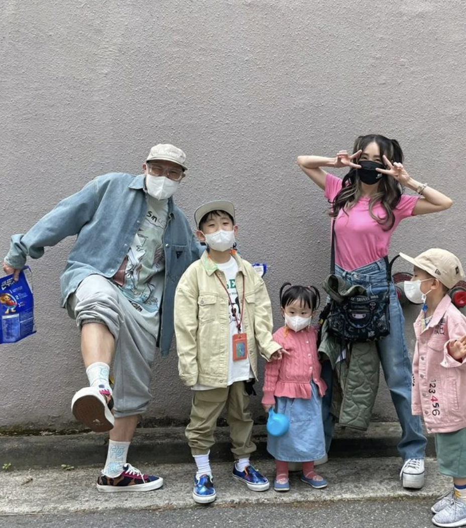 Star心酸坦言,「跟家人們度過一段很辛苦的時間。」