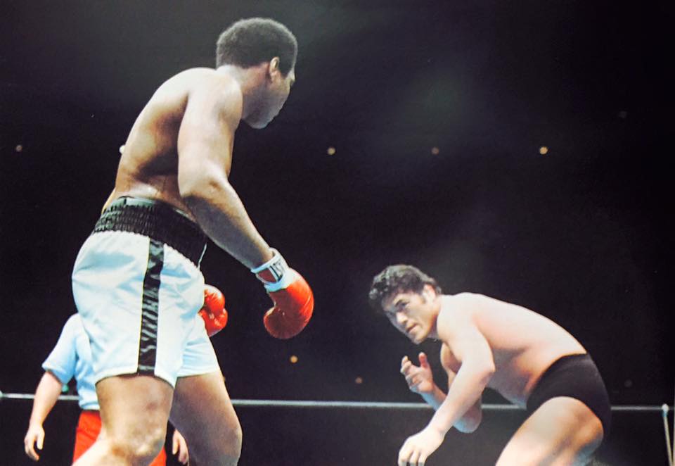 豬木曾與拳王阿里對決。