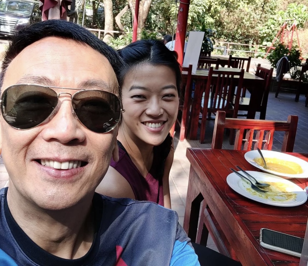 鄭丹瑞與女兒感情很好。