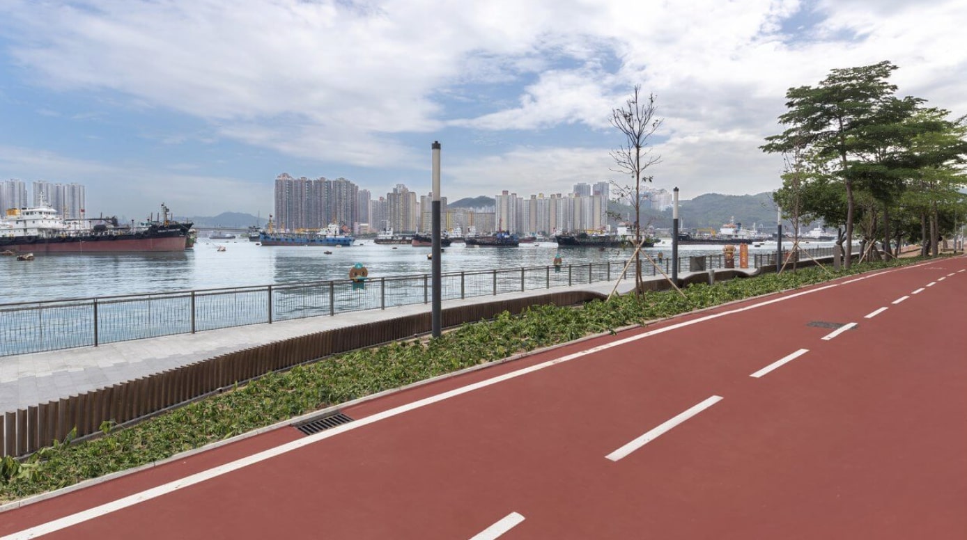 荃灣海濱段單車徑設有單車泊位、休息區、飲水機等。