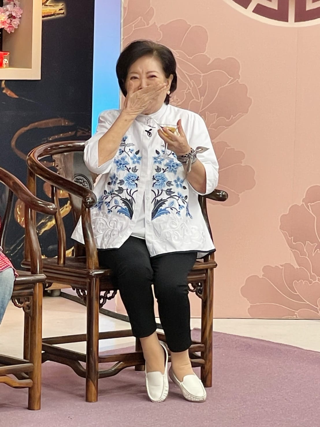 陳淑芳昨日（24日）上傳了一張工作照表示，「請大家不要擔心哦」。