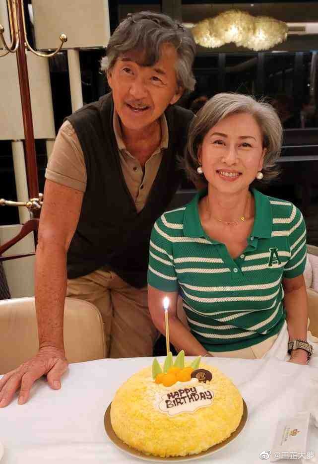 Lam與太太葉蒨文一起慶祝75歲生日。