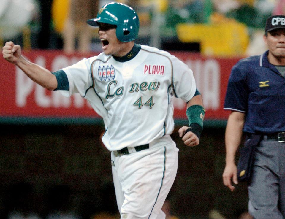 台灣前職棒球星潘忠韋(喇叭)。