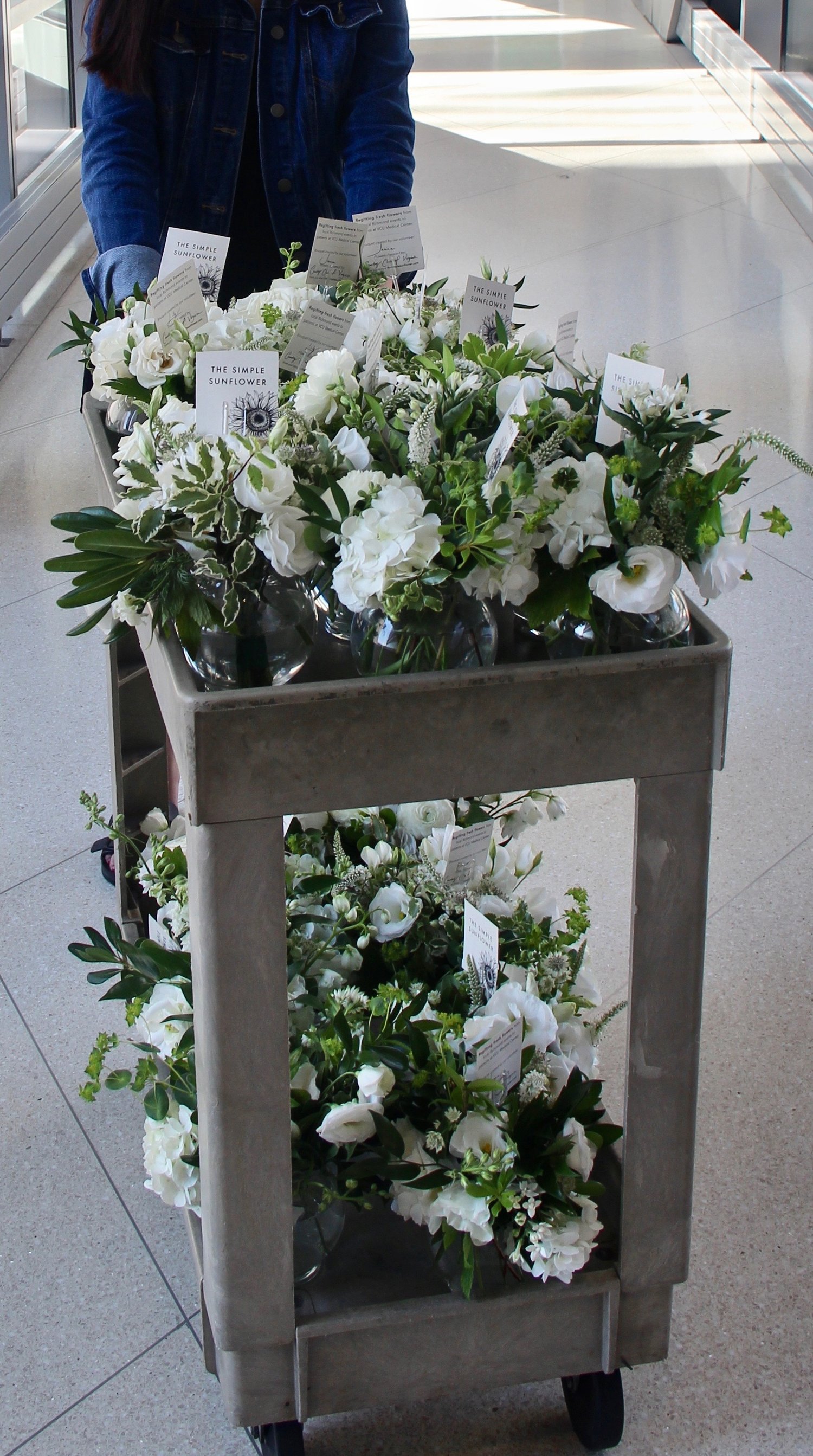 至今已送出逾1,600束鮮花。