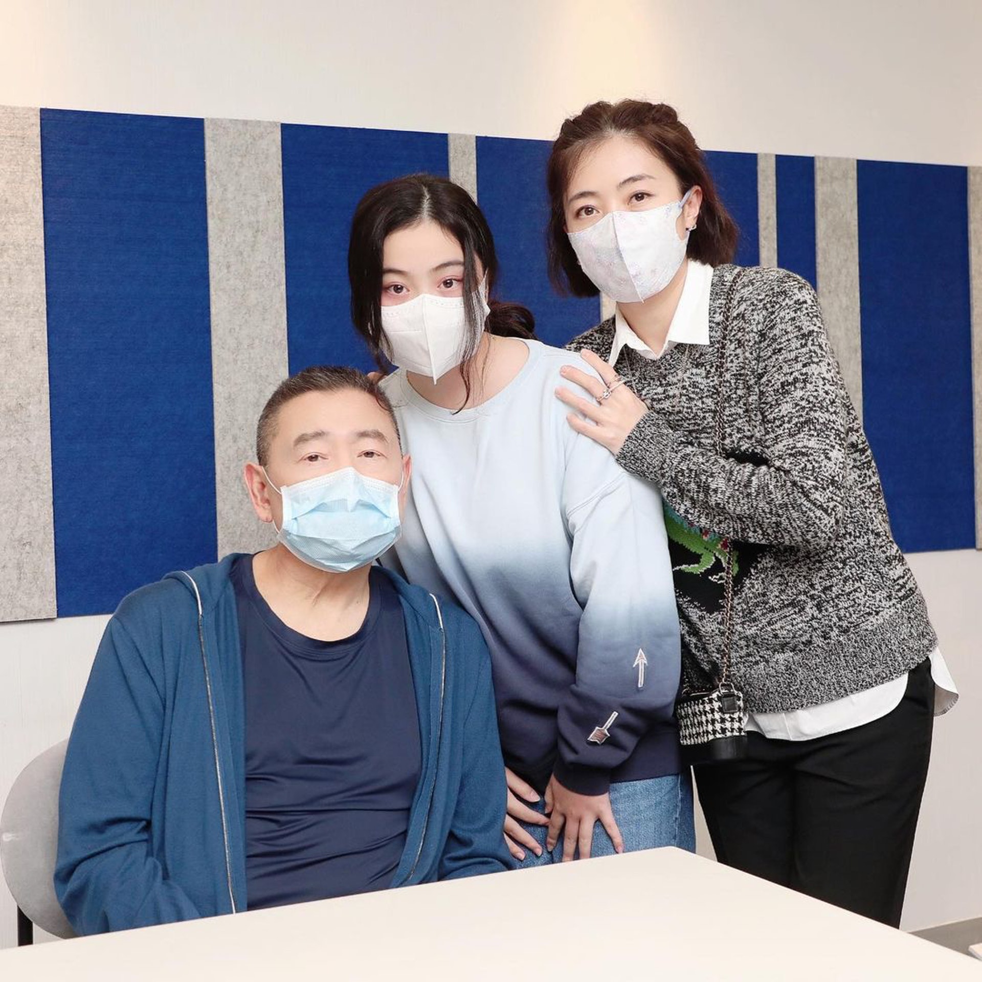 華人置業大股東劉鑾雄（大劉）、太太陳凱韻（甘比）與長女Josephine。