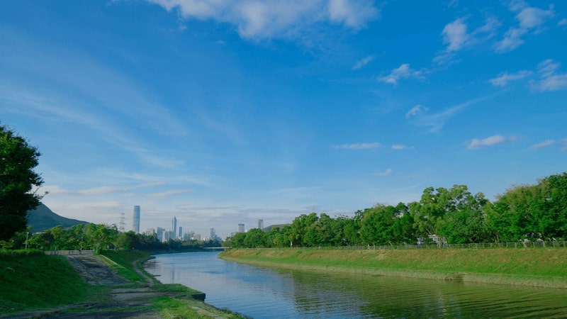 雙魚河沿岸景色優美,在此踏單車,實在非常寫意。