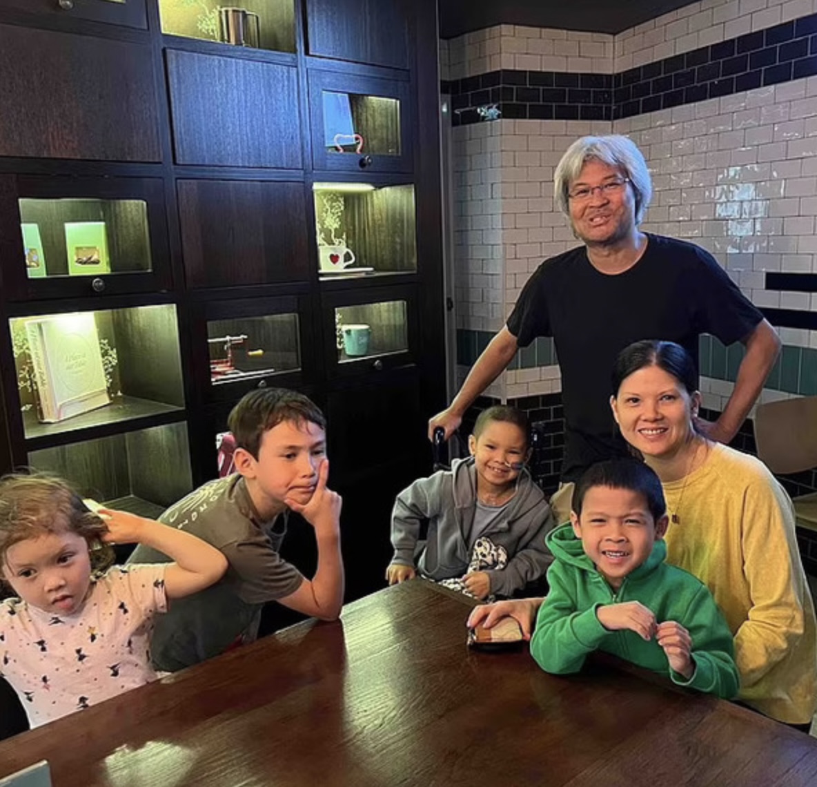 回家後的Chandler十分開心。