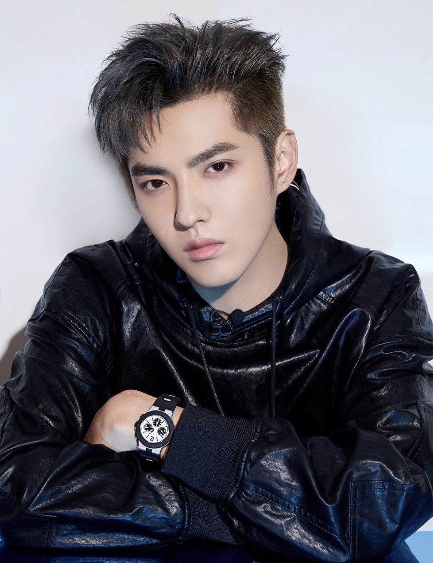 吳亦凡在2021年8月被中國網紅都美竹指控「性侵未成年」。