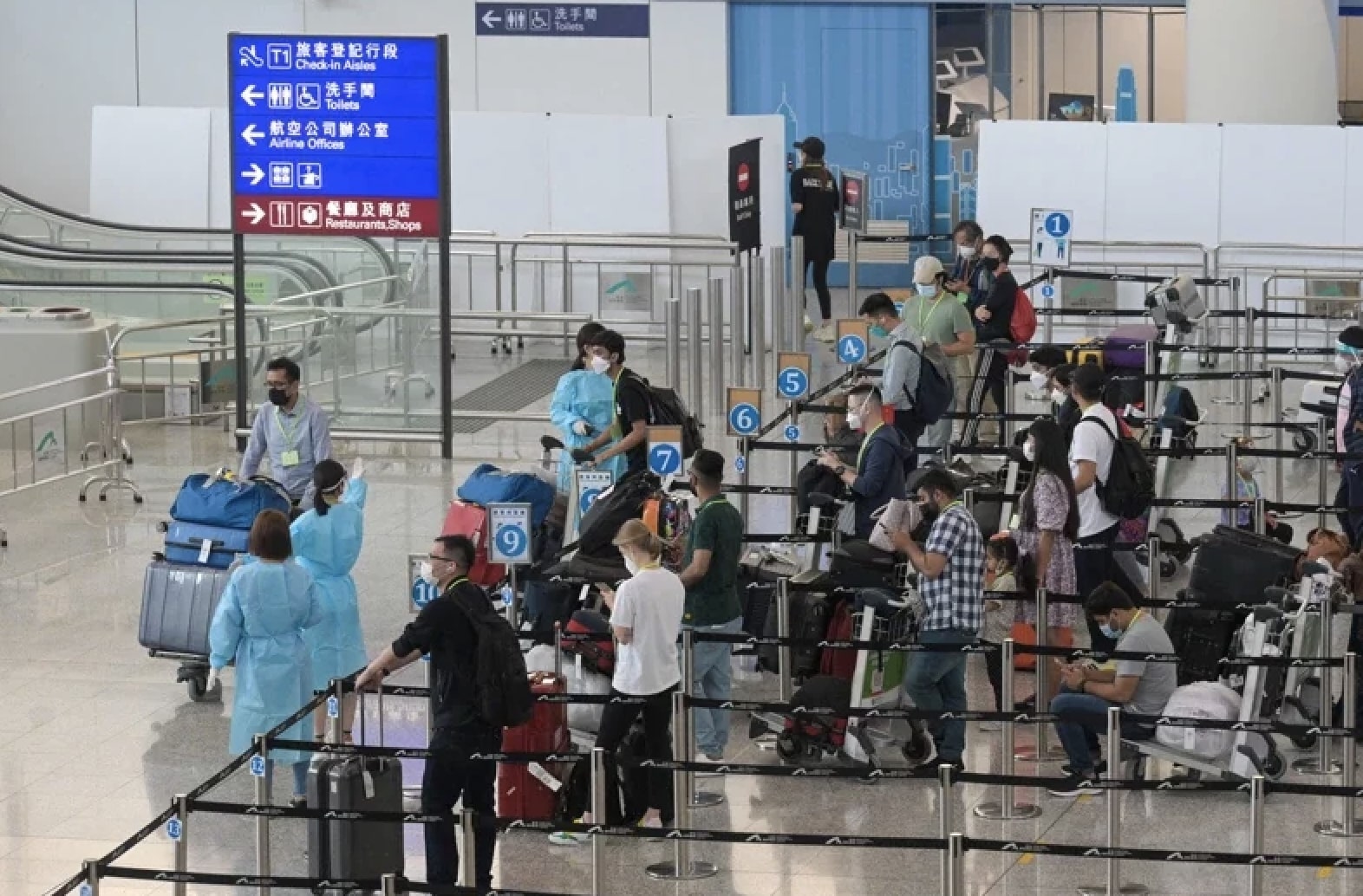 由9月26日起,抵港入境檢疫措施由「3+4」改為「0+3」,即是不需入住隔離酒店。