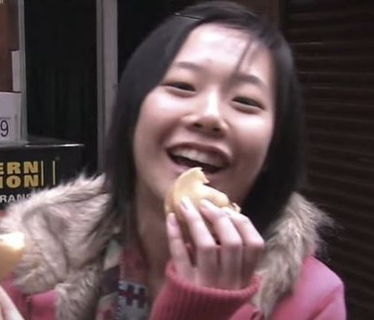 17歲正值少女的大好年華卻證實患上小腦萎縮症。