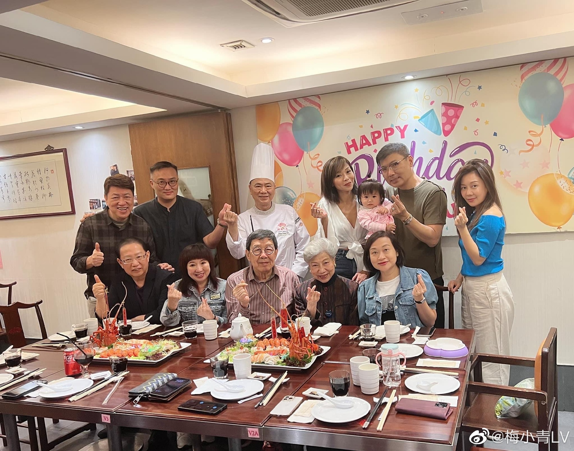 一眾好友為羅蘭慶祝88歲生日。