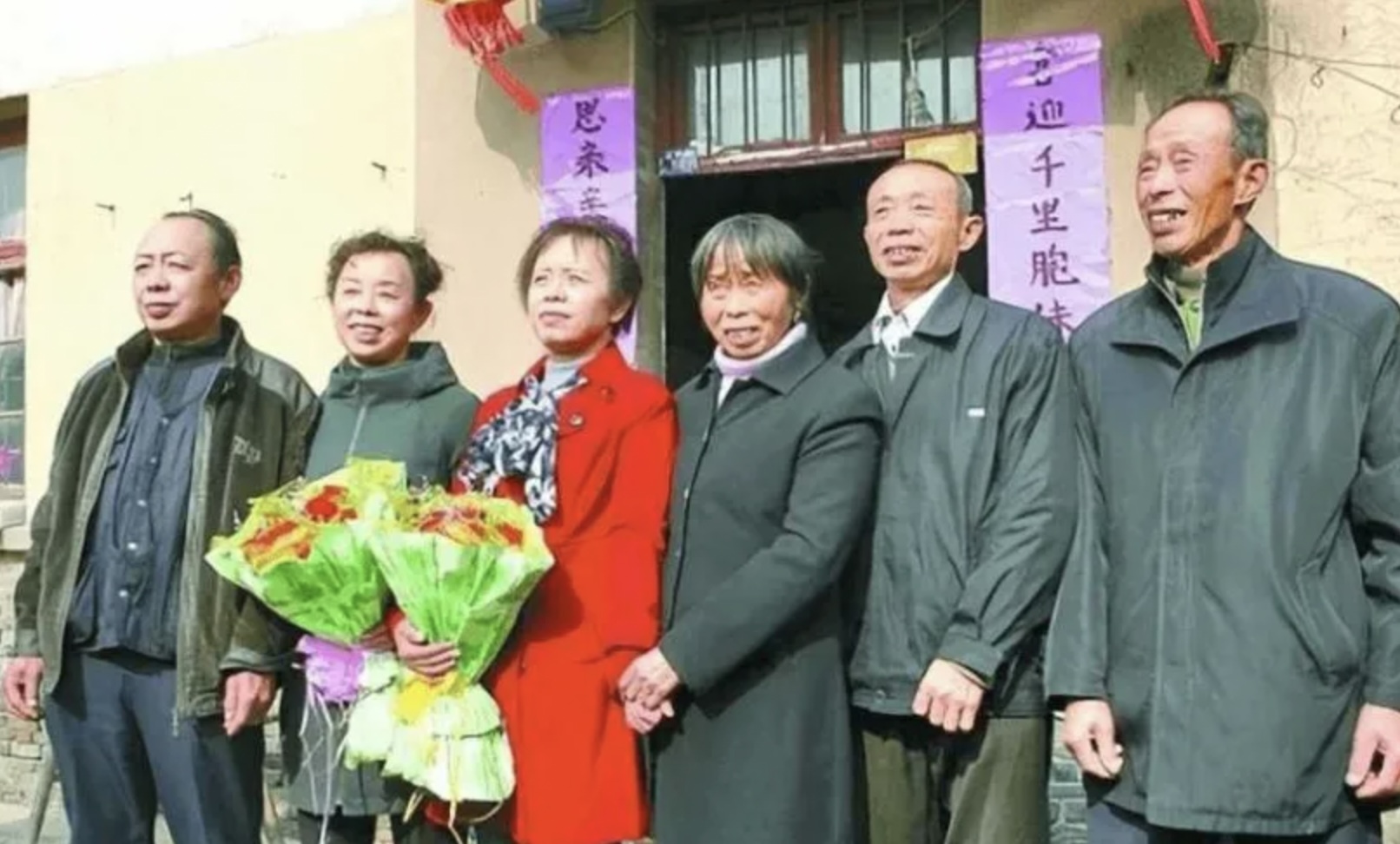 兄弟姐妹67年來拍下第一張全家福。