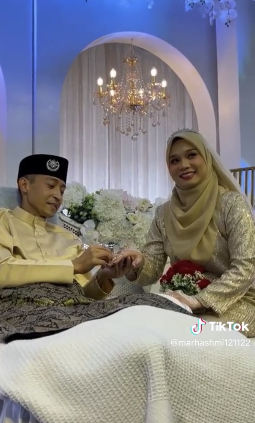 兩人順利完成婚禮,不少網民都為之動容。