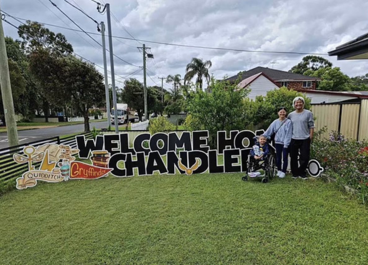 父母不再讓兒子受到更多的痛苦，於是決定讓他回家與家人一起度過人生最後的時光。
