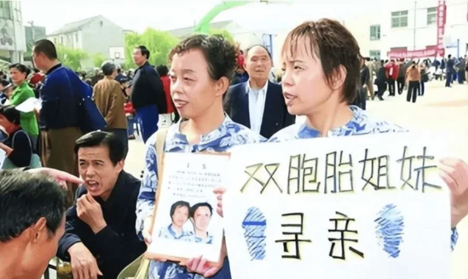 2人確定是雙胞胎後,決定一同尋找親生父母。