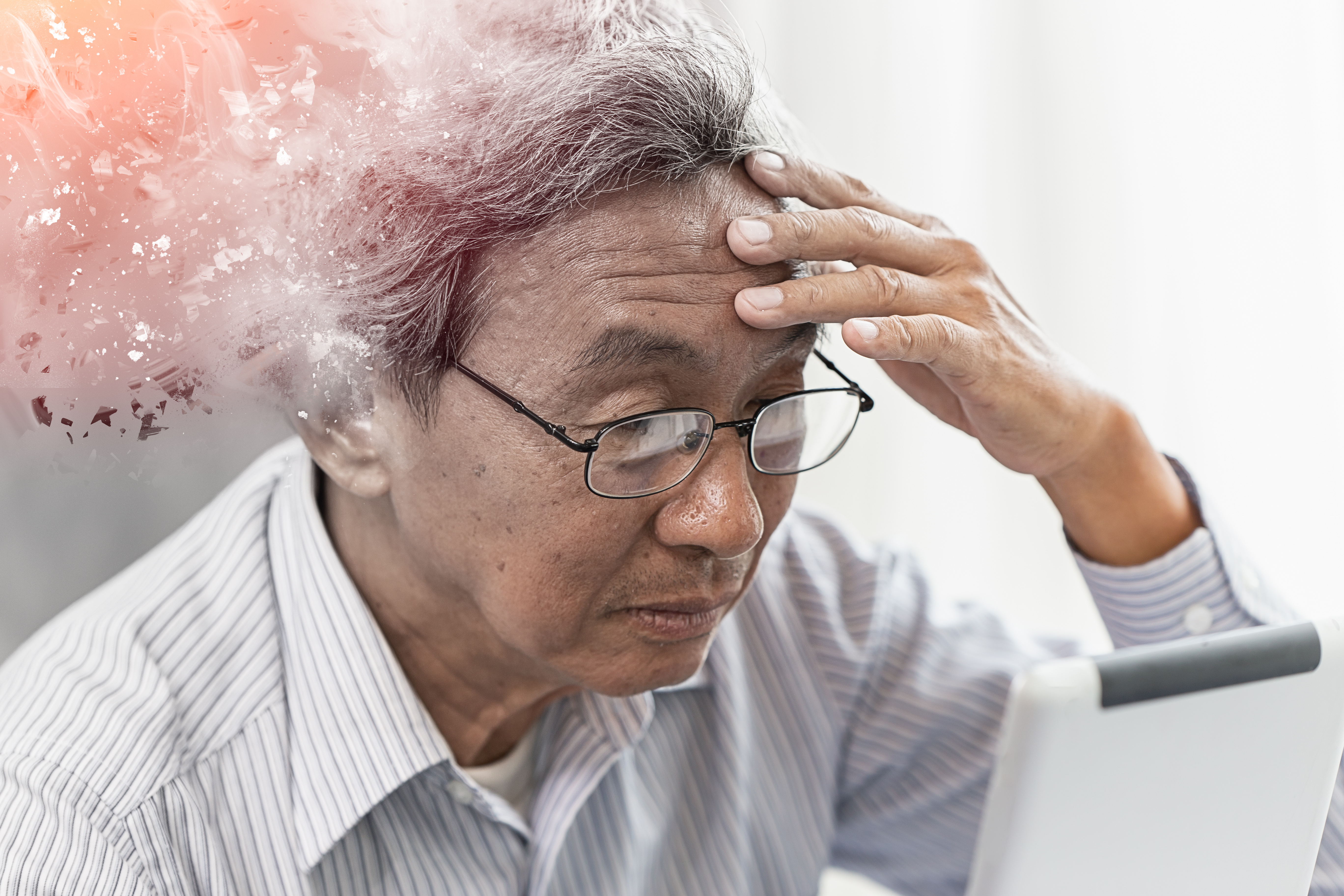 澳洲有研究發現,常挖鼻孔易導致鼻腔受損,使可引起肺炎等呼吸系統疾病的「肺炎披衣菌」入侵腦部,增加患腦退化症的風險。