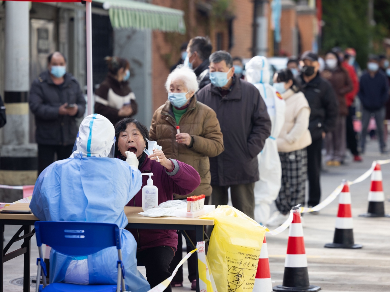 有內地媒體報道,全國多達250間核酸檢測機構頻繁造假,當中有26間機構自行或被責令暫停核酸檢測業務。