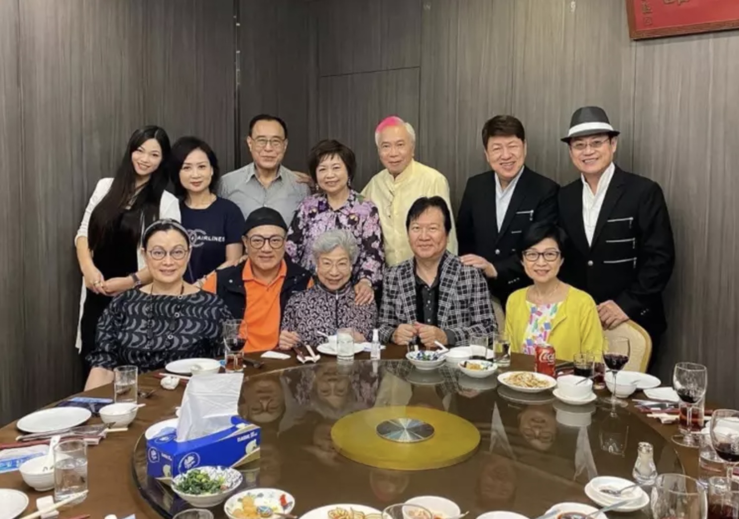 眾星為羅蘭慶祝88歲生日。