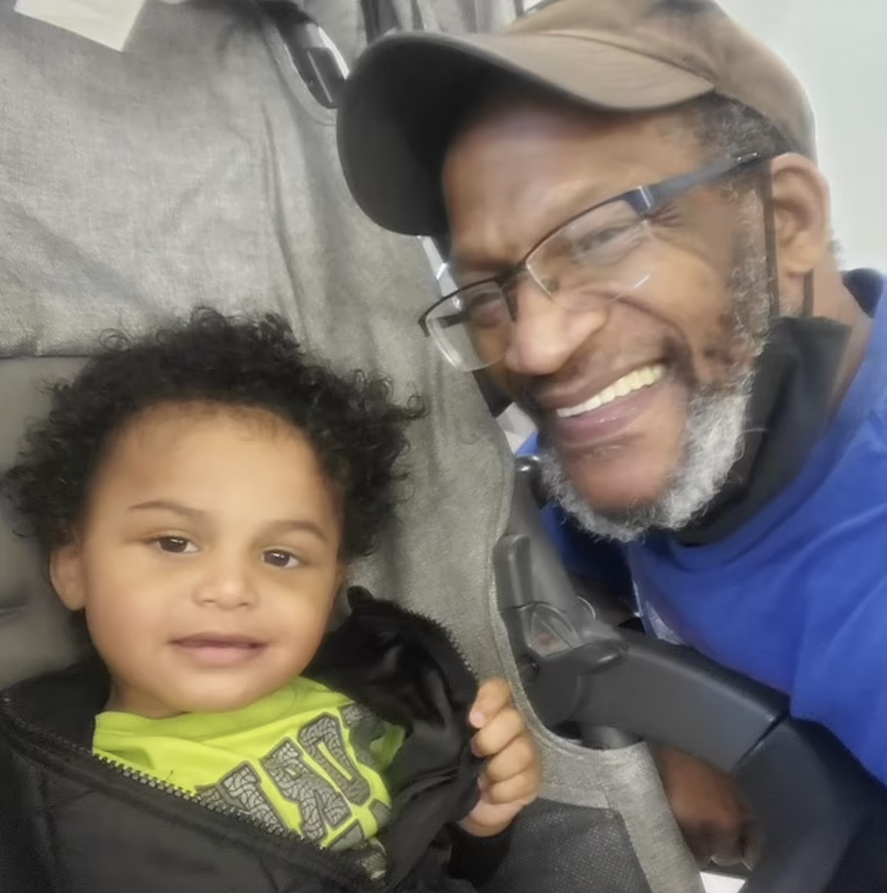 美國一名59歲單親父親及2歲兒子被發現雙雙陳屍家中。