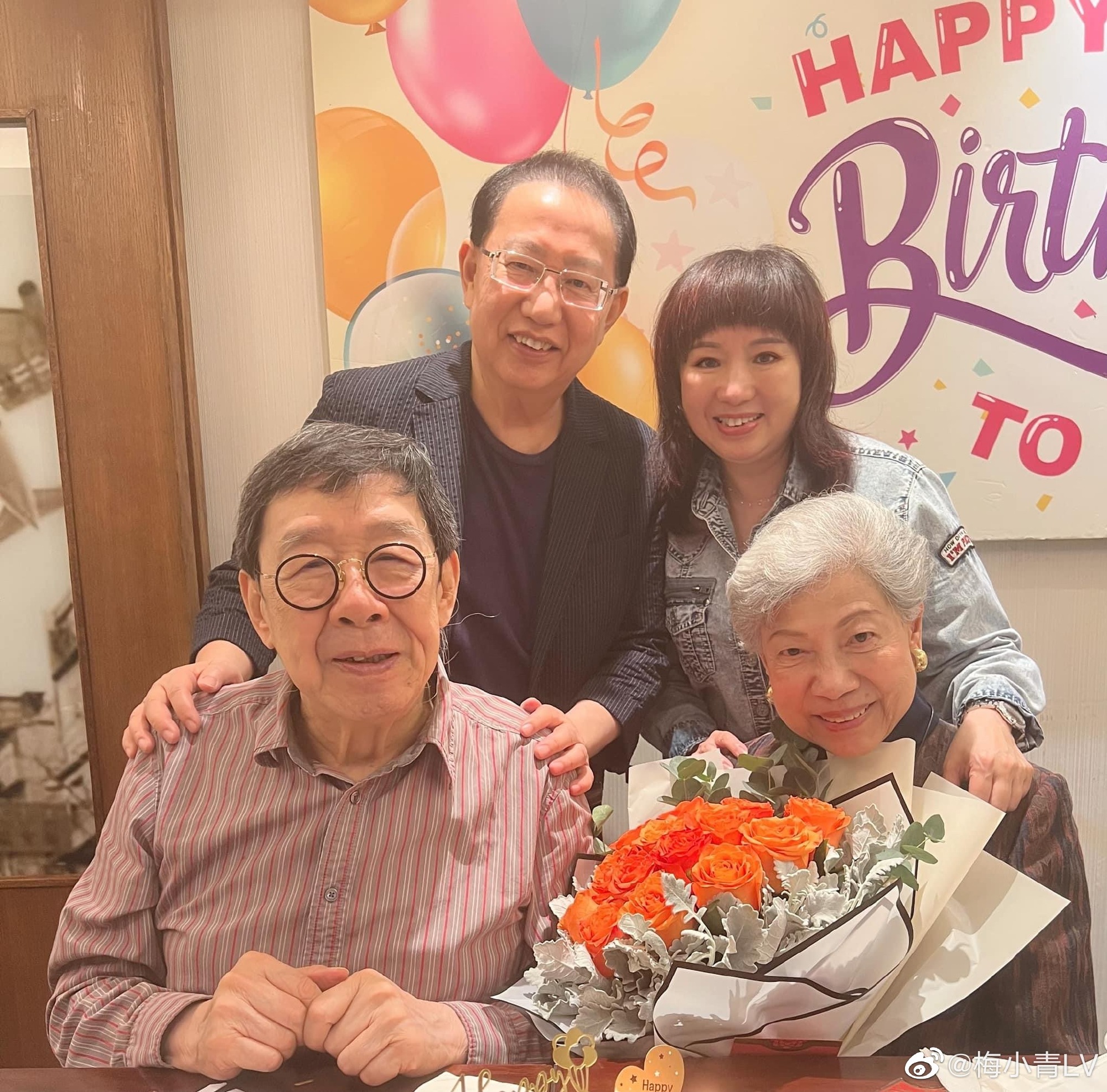 胡楓（修哥）也在場一同為羅蘭慶生，看起來精神相當不錯！