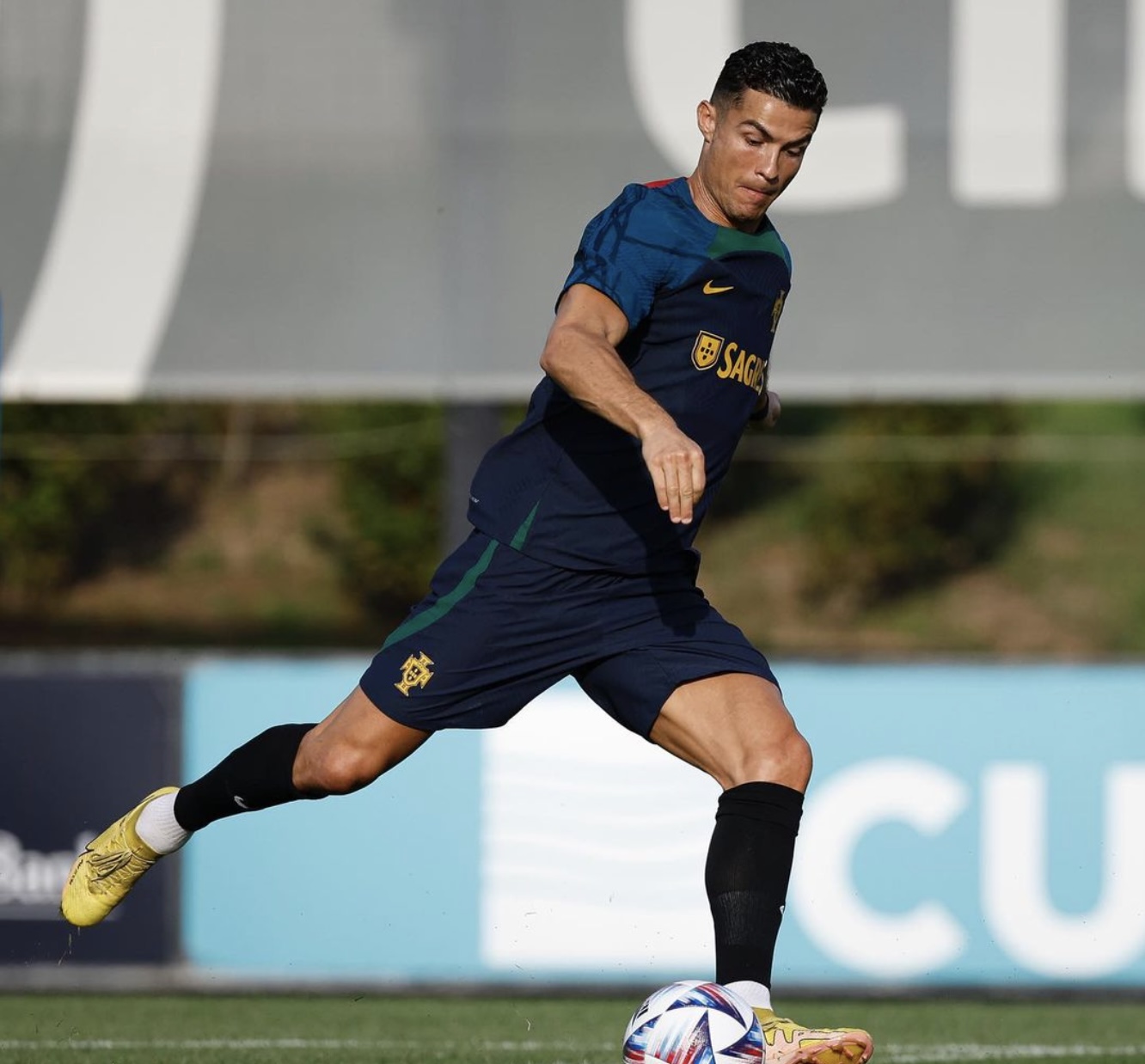 網紅:難怪他是C羅。