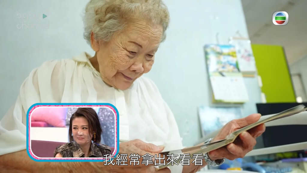 想念女兒時，許碧姬會翻開昔日與女兒的旅行相來看。