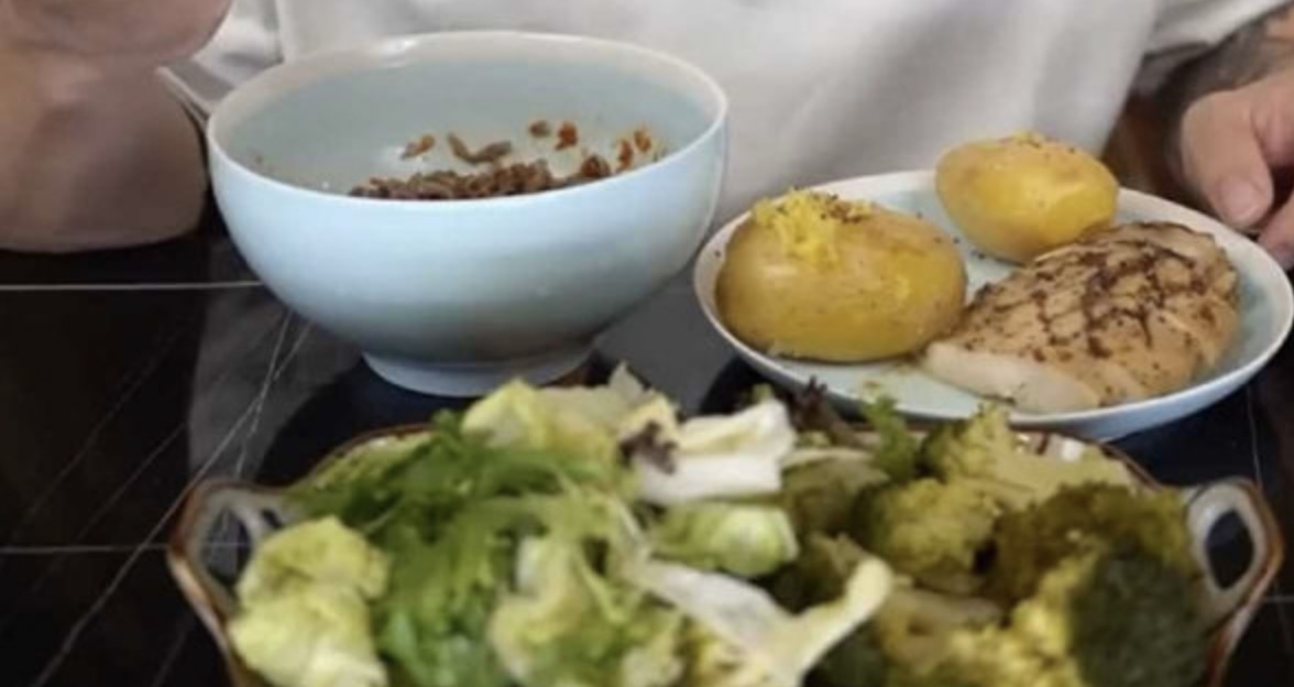 戴馬力才吃第2餐就差點吃不下去。