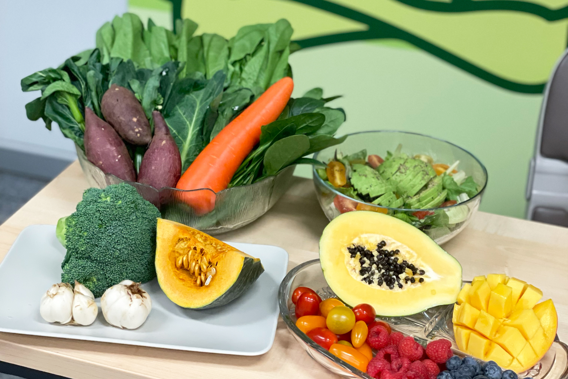 研究團隊建議哺乳媽媽透過提升水果及蔬菜攝取量增加母乳當中類胡蘿蔔素及多酚的含量。