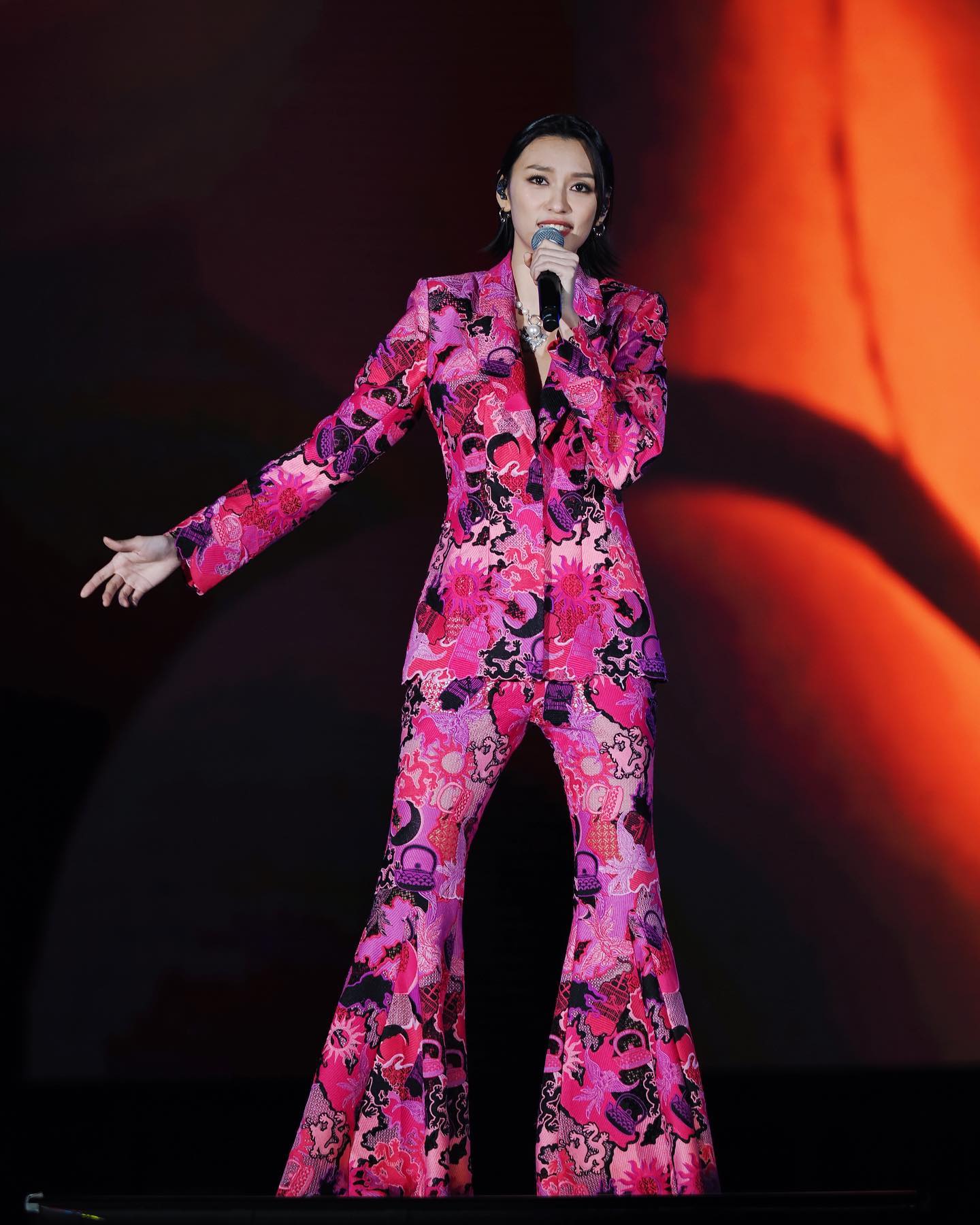 王丹妮獻唱Lady Gaga的《Born This Way》。