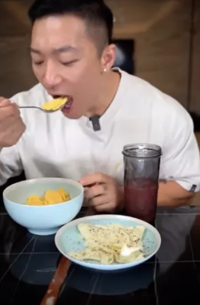 內地健身網紅「戴馬力」好奇模仿C羅同款飲食餐單。