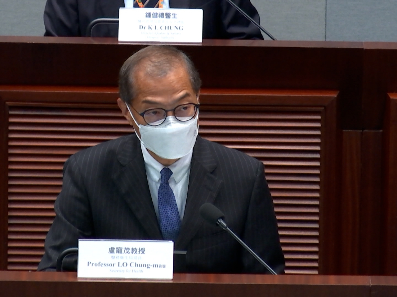 當時任港大深圳醫院院長盧寵茂提及「與病毒共存,只會帶我們共赴黃泉」,被網民瘋傳。