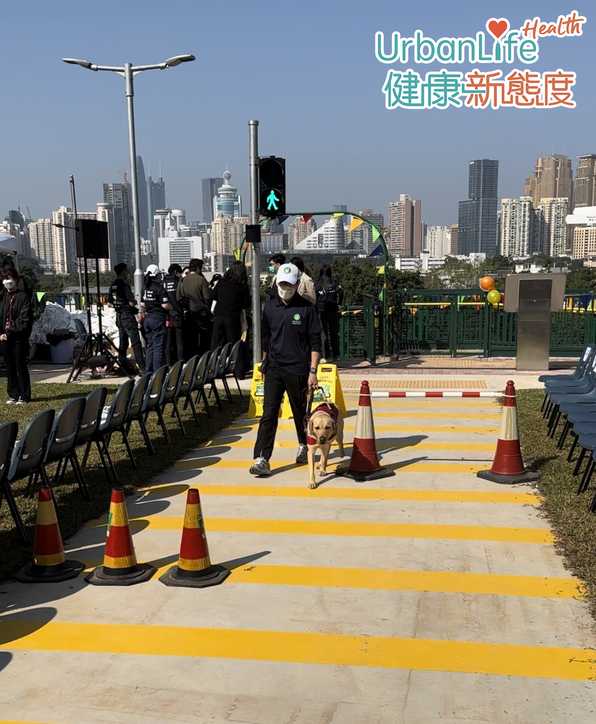 校舍內設有模擬實際街道的場景,模擬馬路與實際社區的紅綠燈一樣,包括交通燈聲響、燈柱設計等等。