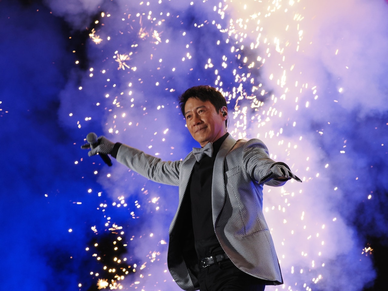 黎明Leon上週六(17日)於中環海濱活動空間舉行首場《Drive In Ultra: LOVFINITY Vivienne Tam x Leon Lai Fashion Concert》。