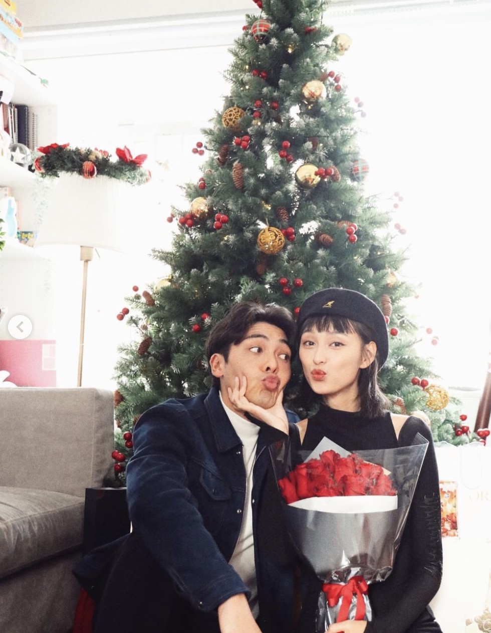 羅孝勇施展脊醫學藝為老婆做舒緩治療就是最好的聖誕禮物。