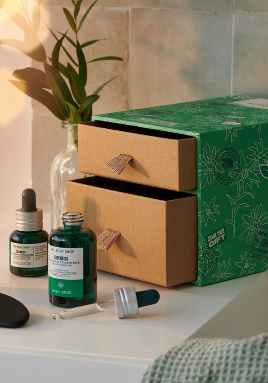 The Body Shop 雪絨花抗氧活肌護膚套裝。