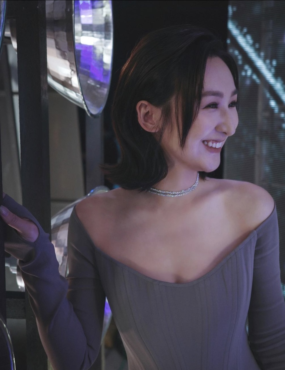 外貌身材一向出眾的她有著「咪神」、「性感女神」的稱號。
