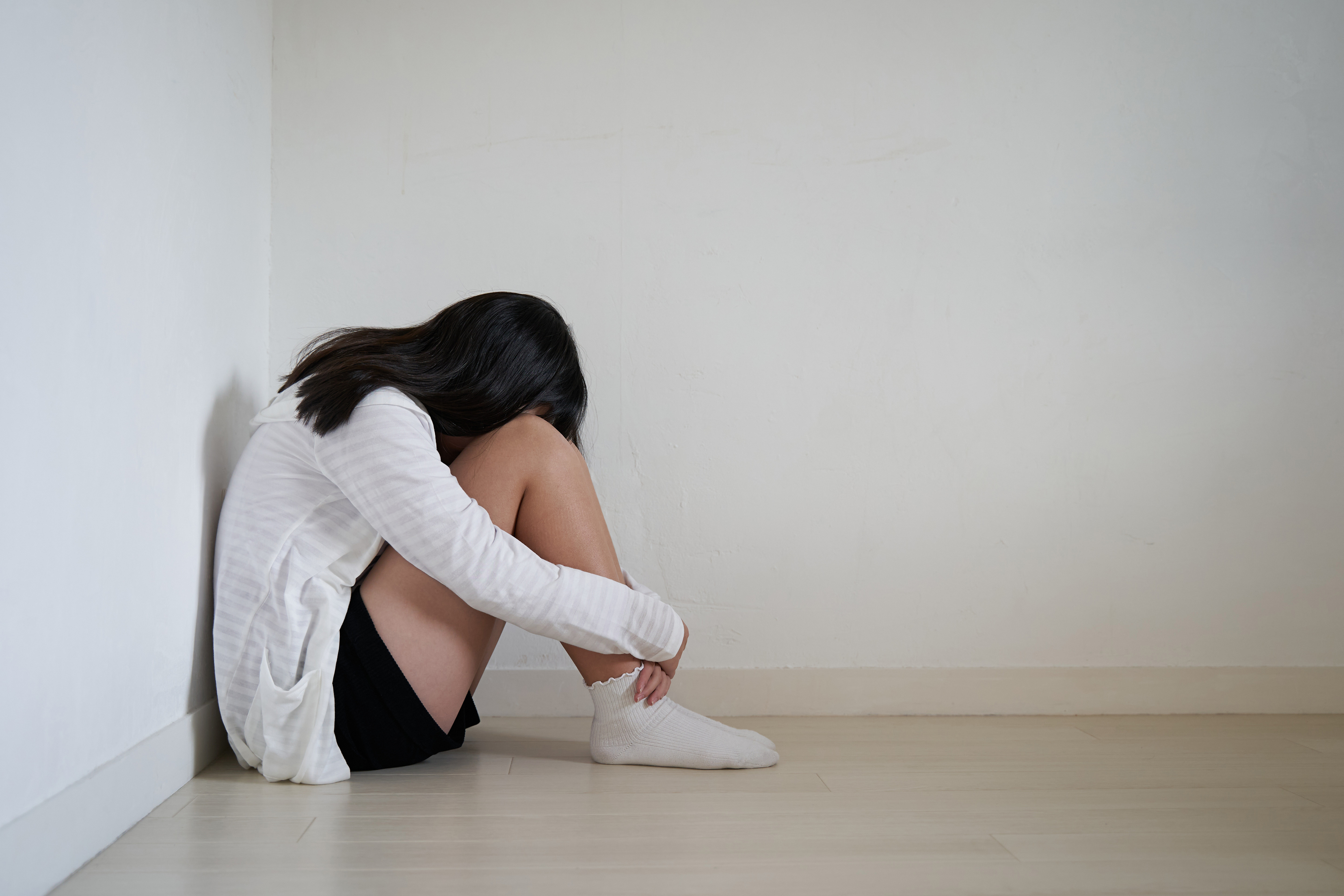 中國陝西一名14歲少女因長期缺乏父母關愛,患上「異食癖」。(示意圖 非當事人)